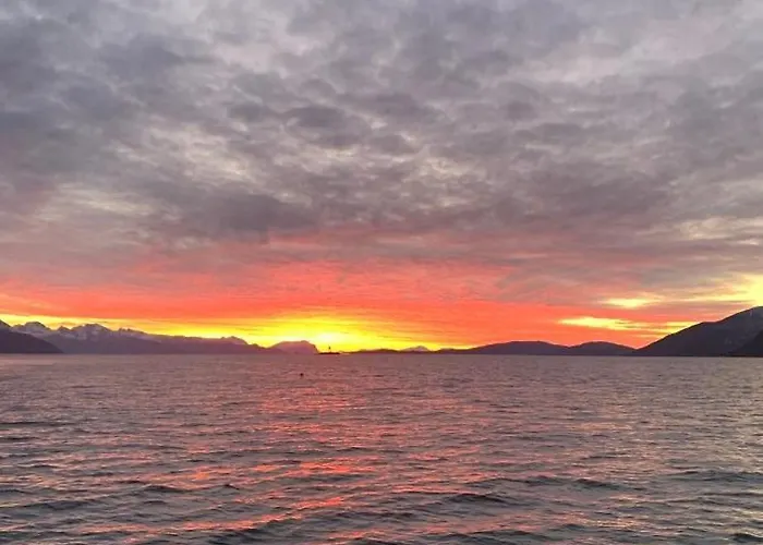 度假居 In Scenic Surroundings In Senja Langenes (Agder)